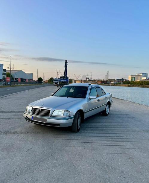 Mercedes oldtimer c180 benzine automaat, Auto's, Mercedes-Benz, Bedrijf, C-Klasse, Radio, Benzine, Automaat, Zilver of Grijs, Blauw
