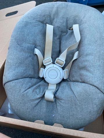 Nomi babyschelp voor Nomi meegroei eetstoel beschikbaar voor biedingen