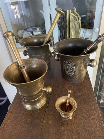 3 + 1 Bronze vijzels "geen 1586" maar wel erg oude. beschikbaar voor biedingen