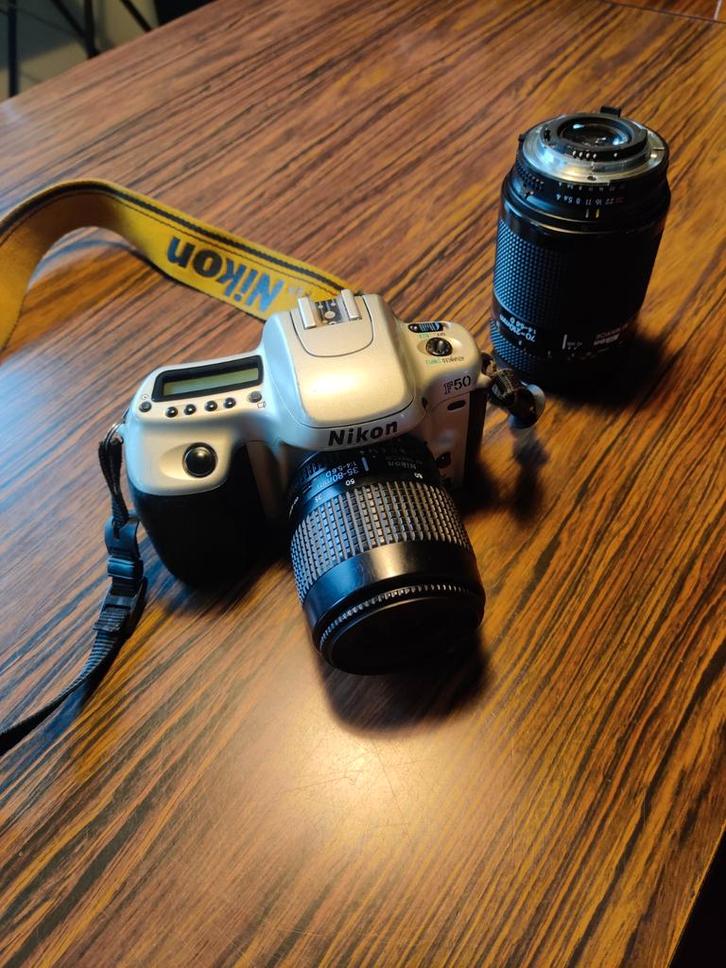 Nikon F50 analoge camera met 2 lenzen, Audio, Tv en Foto, Fotocamera's Analoog, Nikon, Ophalen of Verzenden