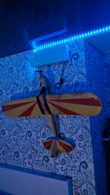 2 RC vliegtuigen  beschikbaar voor biedingen