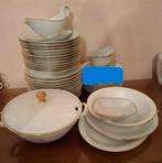 Vintage porseleinen eetservies Eschenbach met gouden randje, Antiek en Kunst, Antiek | Servies compleet, Ophalen