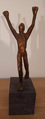 Bronzen beeld op marmeren sokkel, Ophalen of Verzenden