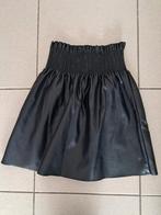 Korte rok zwart nepleder maat 134 of 9 jaar, Enlèvement ou Envoi, Comme neuf
