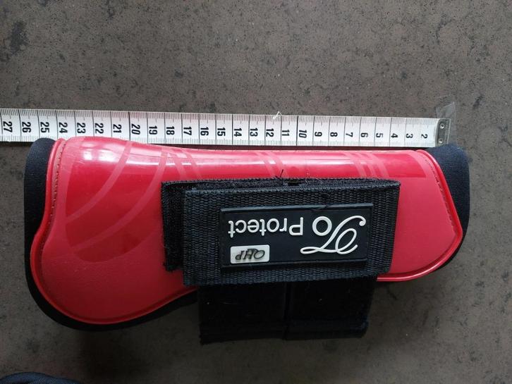 Prijsdaling QHP rode set pees- & kootbeschermers., Animaux & Accessoires, Chevaux & Poneys | Guêtres en cloche, Utilisé, Enlèvement ou Envoi