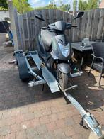 Scooter Kymco met aanhangwagen voor scootervervoer, Ophalen