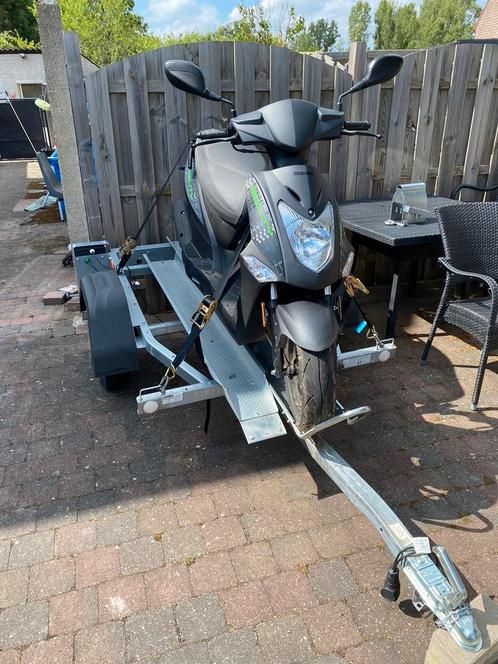 Scooter Kymco met aanhangwagen voor scootervervoer, Motoren, Overige Motoren, Ophalen