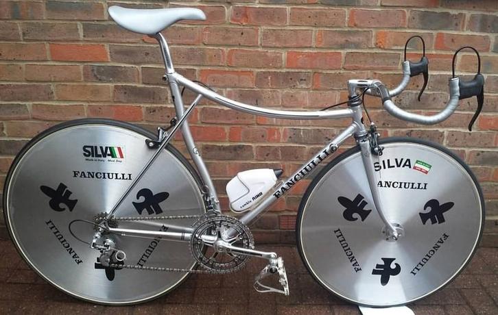 **RECHERCHÉ** cadres, vélos et roues de contre-la-montre, Vélos & Vélomoteurs, Vélos | Vélos de course, Enlèvement