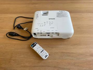 Projecteur EPSON EB-FH06, Audio, Tv en Foto, Beamers, Ophalen, Zo goed als nieuw