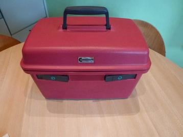 Beauty case Commodore impeccable  Bordeaux beschikbaar voor biedingen