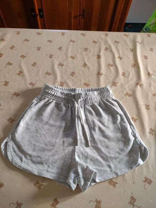 Short h&m lichtgrijs - maat XS, Kleding | Dames, Sportkleding, Zo goed als nieuw, Overige typen, Maat 34 (XS) of kleiner, Grijs