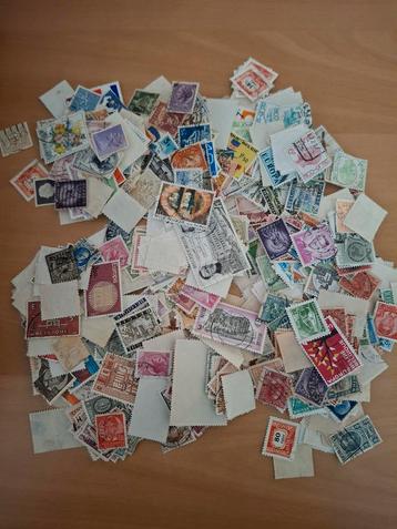 Honderden postzegels beschikbaar voor biedingen