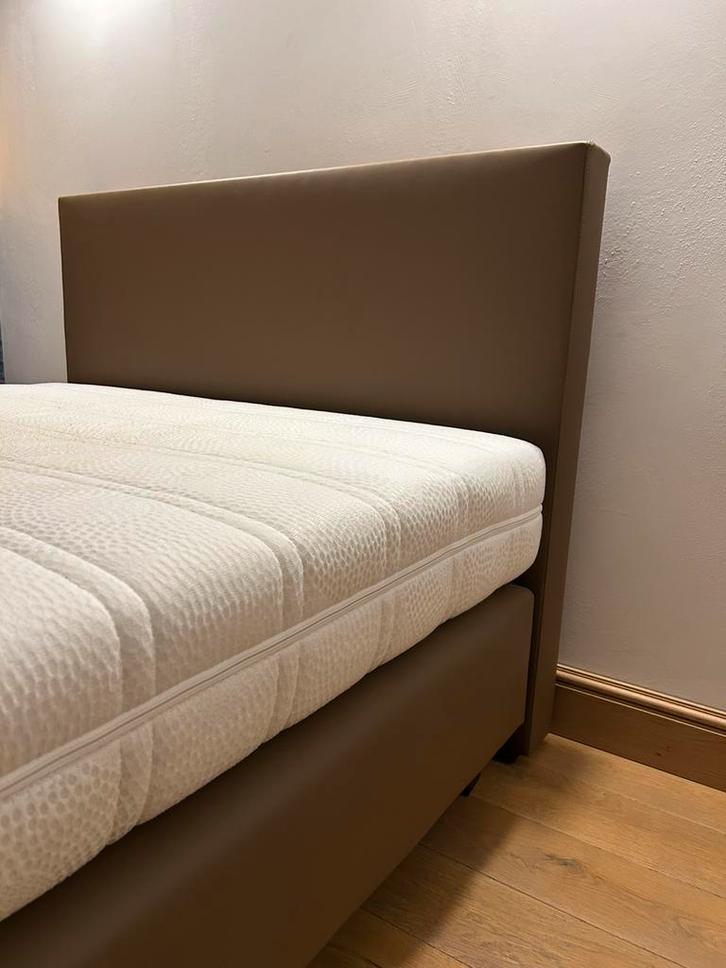 VELDA bed 140200 met HR-matras, Maison & Meubles, Chambre à coucher | Lits boxsprings, Comme neuf, 140 cm, 200 cm, Autres couleurs