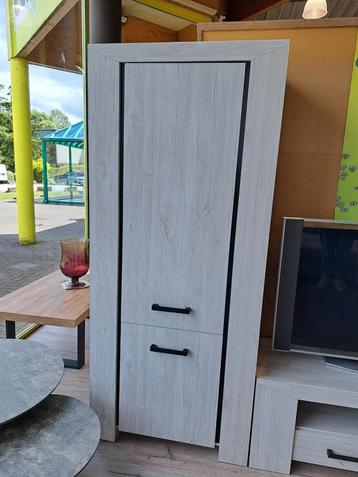meubles colonnes de salle à manger- 2 pièces identiques  beschikbaar voor biedingen