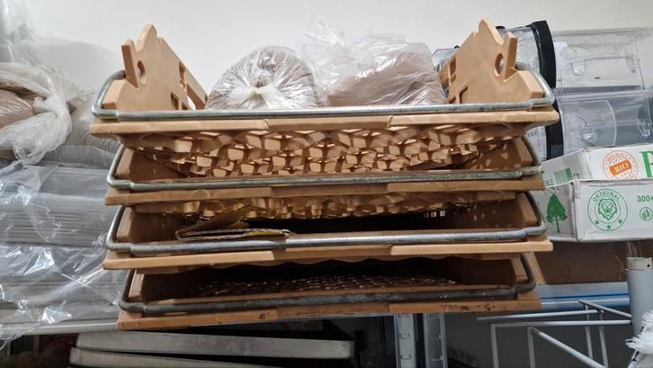 6 stapelbare broodsbakken / bakkersbakken, Zakelijke goederen, Kantoor en Winkelinrichting | Winkel en Inventaris, Ophalen