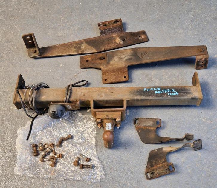 Crochet attelage RENAULT MASTER 2 PH3 2009 attache remorque, Autos : Pièces & Accessoires, Carrosserie & Tôlerie, Renault, Enlèvement