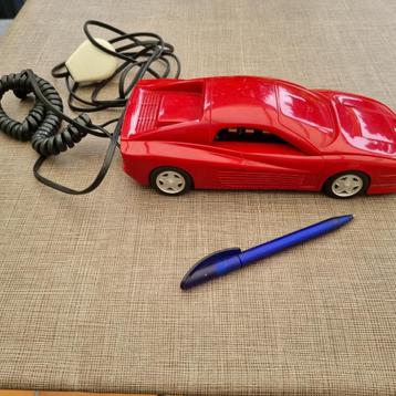 Rode Ferrari telefoontoestel beschikbaar voor biedingen
