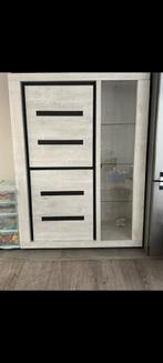 Vitrinekast, Ophalen