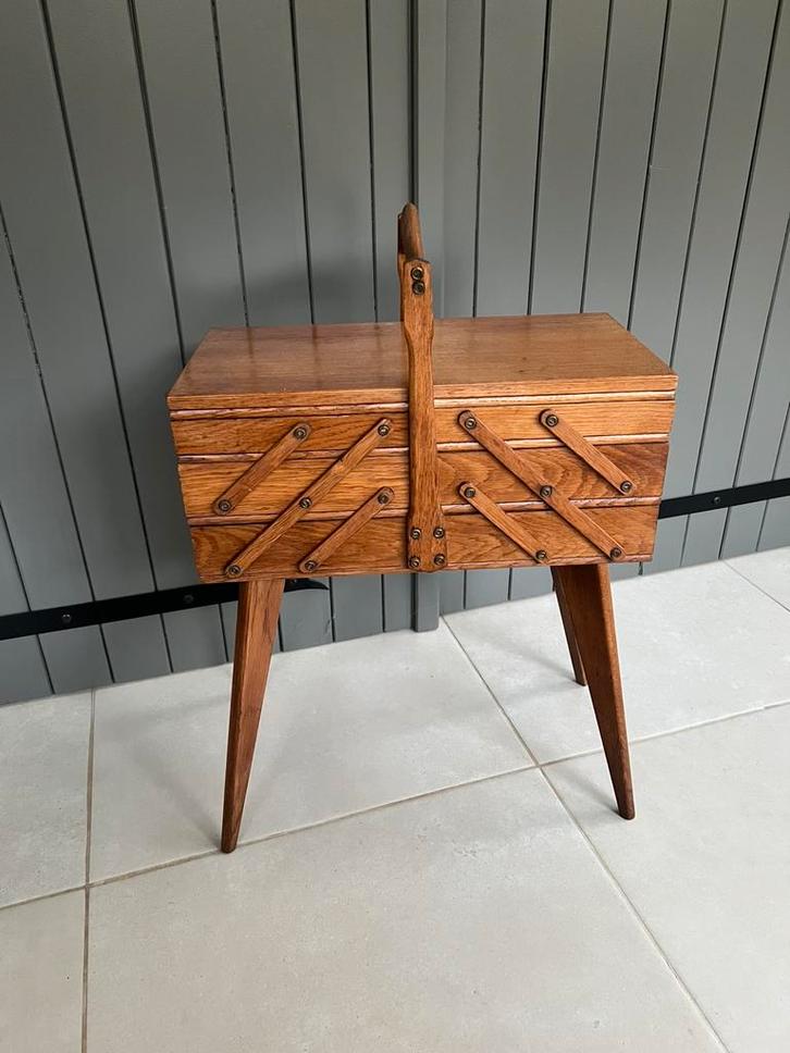Travailleuse à couture en bois vintage – années 50/70, Antiquités & Art, Antiquités | Meubles | Armoires, Enlèvement