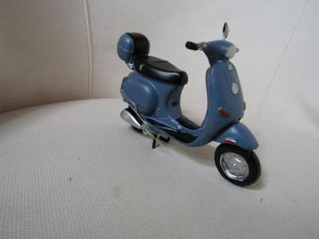 Prachtige scooter van het type Vespa/Piaggio, schaalmodel beschikbaar voor biedingen