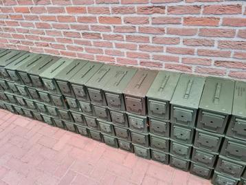 Metalen munitie koffers Cal .50 beschikbaar voor biedingen