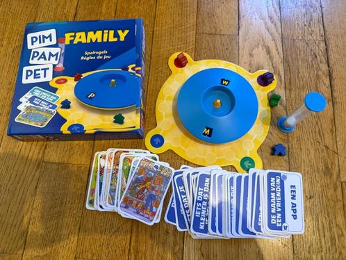 Jeu "Pim Pam Pet Family" – Version NL, Hobby en Vrije tijd, Gezelschapsspellen | Kaartspellen, Zo goed als nieuw, Ophalen
