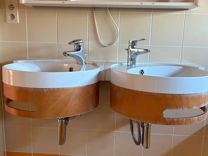 Dubbele lavabo Ucosan Quaryl met houten sierlijst, Huis en Inrichting, Badkamer | Complete badkamers, Gebruikt, Ophalen