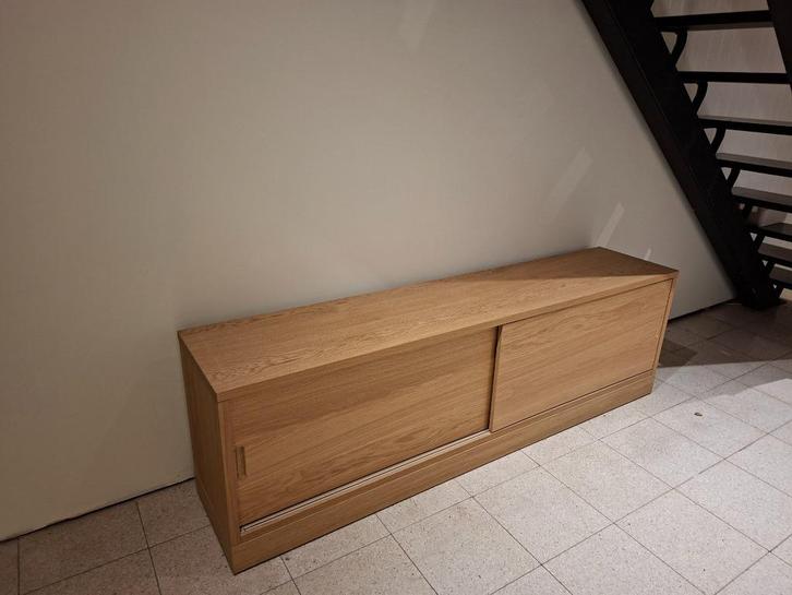 Laag lang kastje fineer eik met schuifdeurtjes Tonstad, Huis en Inrichting, Kasten | Overige, Nieuw, Ophalen
