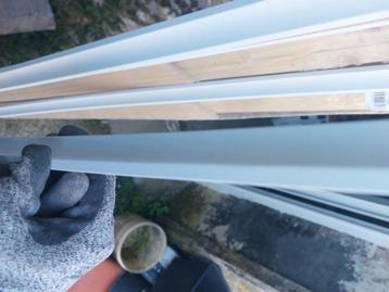 2x Moulure blanche 2,60m pour plafond beschikbaar voor biedingen