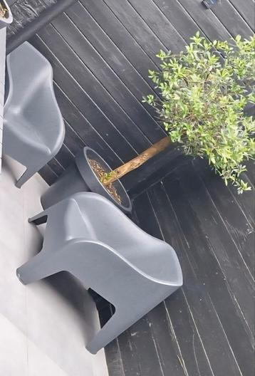 Set van 2 antraciet plastic fauteuils  beschikbaar voor biedingen