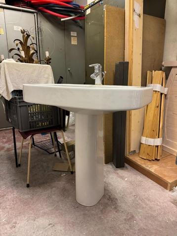Grand lavabo DURAVIT  sur colonne beschikbaar voor biedingen