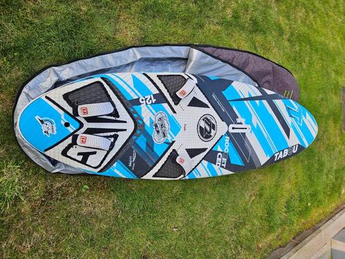 Windsurfboard Tabou Rocket 125l, Watersport en Boten, Windsurfen, Gebruikt, Plank, Minder dan 250 cm, Met vin(nen), Met draagtas