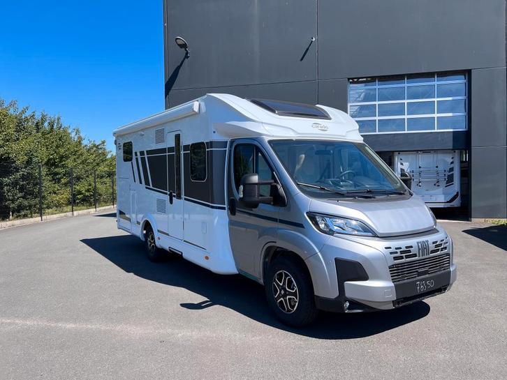 Carado T 457 PRO met face to face indeling en lengtebedden, Caravans en Kamperen, Mobilhomes, Bedrijf, tot en met 4, Half-integraal