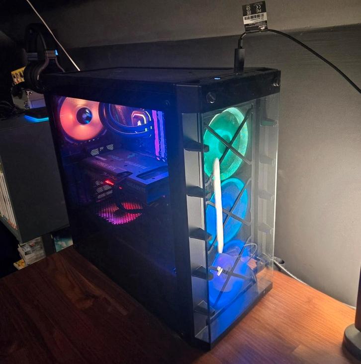 Custom build Game PC, Informatique & Logiciels, Ordinateurs de bureau, Comme neuf, 3 à 4 Ghz, SSD, 16 GB, Avec carte vidéo, Avec moniteur