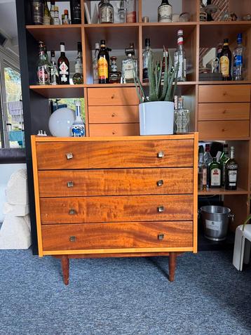 Vintage Mid-Century ladekast beschikbaar voor biedingen
