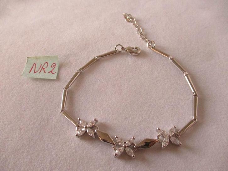 kettingen ringen armbanden oorbellen setjes juwelen enz, Handtassen en Accessoires, Armbanden, Nieuw, Zilver, Roze, Met bedels of kralen