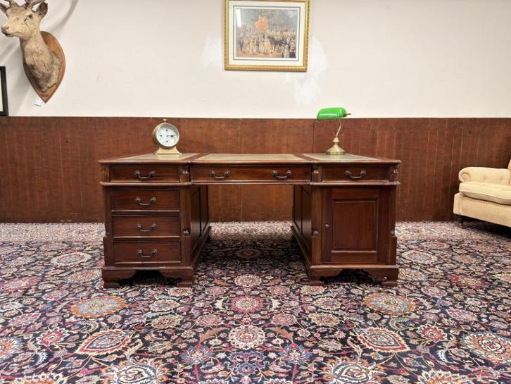 Klassiek Engels Chesterfield Bureau Partnerdesk, Antiek en Kunst, Antiek | Kantoor en Zakelijk, Ophalen of Verzenden