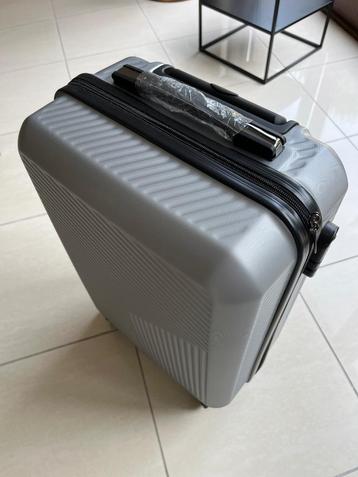 Valise cabine rigide en ABS - 55x37x22cm beschikbaar voor biedingen