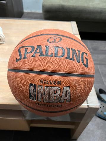 Spalding NBA basketbal beschikbaar voor biedingen