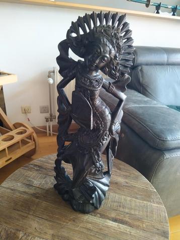 Beeld van oosterse danseres  beschikbaar voor biedingen