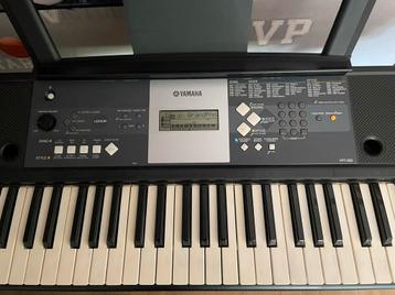 Keyboard Yamaha + statief beschikbaar voor biedingen