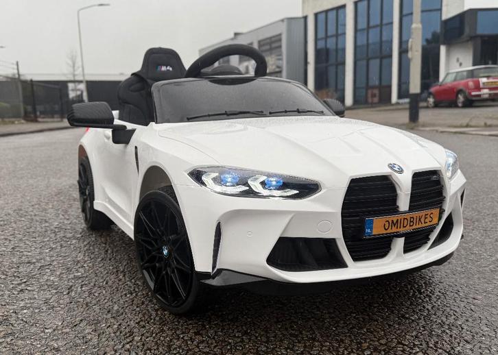 BMW M4 12v wit Afstands. - Bleutooth - Led - Leder - Rubb!, Enfants & Bébés, Jouets | Extérieur | Véhicules & Draisiennes, Neuf