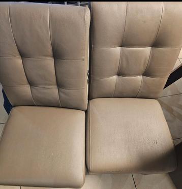 6 GRATIS EETSTOELEN OP WIELTJES!  beschikbaar voor biedingen