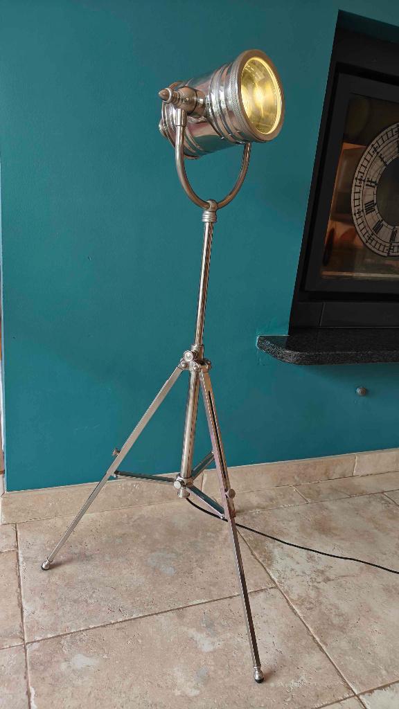 Lampadaire trepied vintage, Moins de 100 cm, Comme neuf, Enlèvement, Métal