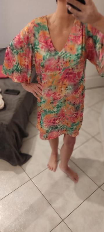 Nieuwe elegante jurk met veelkleurige print Rue des Abbesses beschikbaar voor biedingen