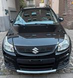 SUZUKI SX4 / 1.5 BENZINE/ AIRCO / TREKHAAK, Auto's, Euro 5, Stof, Zwart, 4 cilinders