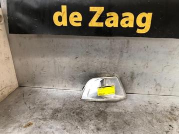 Richtingaanwijzer rechts van een Volvo V40 beschikbaar voor biedingen