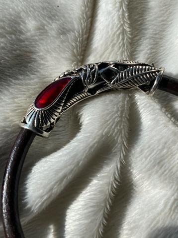 Armband met magneetsluiting beschikbaar voor biedingen