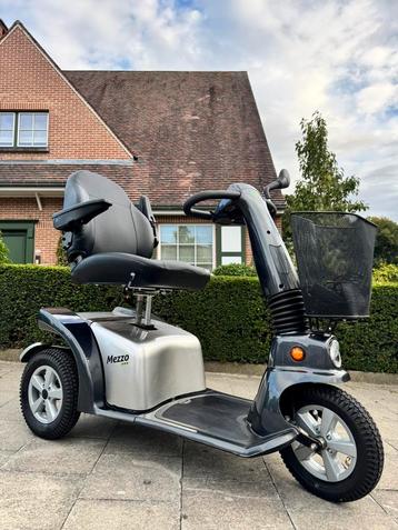 Bijna nieuw L & M Mezzo Scootmobiel lithium accus scooter beschikbaar voor biedingen