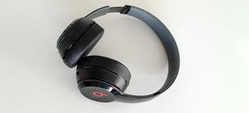 Beats solo 2 bedraad + tas (nieuwstaat)  beschikbaar voor biedingen